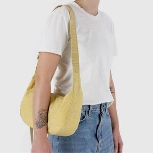 BAGGU NEW Medium Crescent Bag